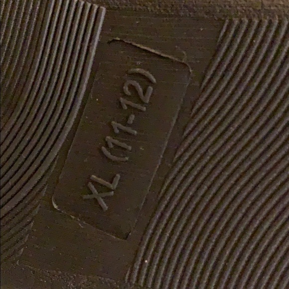 Slippers with in/outdoor sole - size 11/12 - Picture 4 of 8